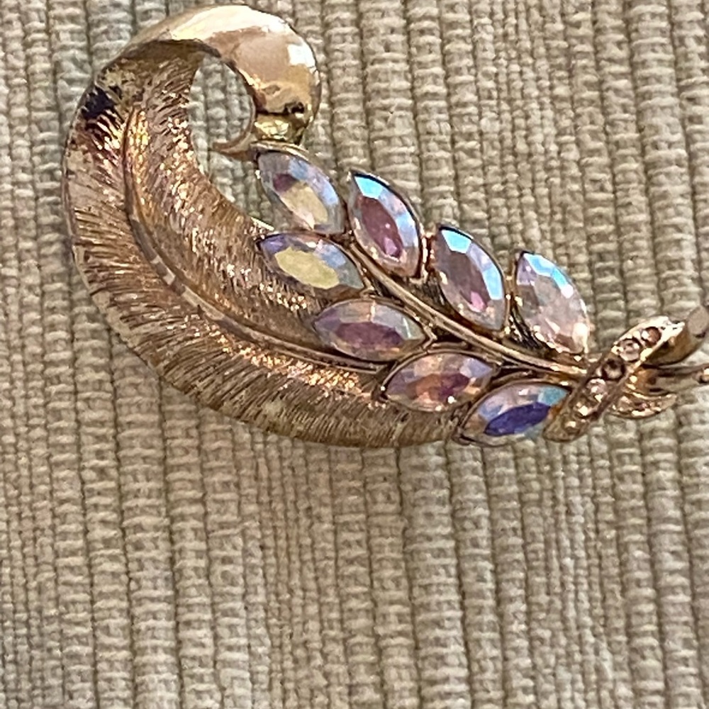 Signed CORO brooch 1950s Great Condition AB and Goldtone